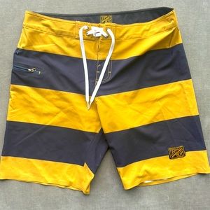 Dark Seas Board Shorts. Navy/gold. 30 Waste. Men’s. Swim Trunks.